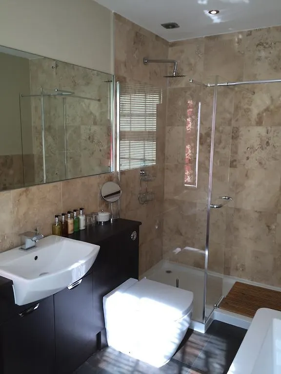 וויטבי Sandpiper House 4*,